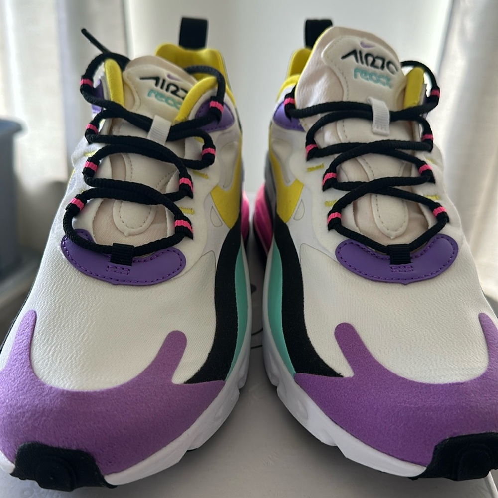 Womens AirMax 270 React sneakers! Size 7 1/2 Never worn!